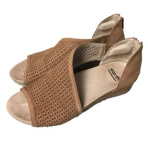 capricorn wedge sandal
